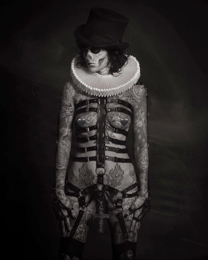 Hermosas chicas y sus tatuajes: 32 fotos en blanco y negro imbuidas de una estética encantadora Hermosas chicas y sus tatuajes: 32 fotos en blanco y negro imbuidas de una estética encantadora