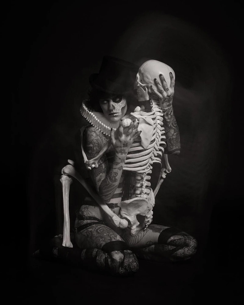 Hermosas chicas y sus tatuajes: 32 fotos en blanco y negro imbuidas de una estética encantadora Hermosas chicas y sus tatuajes: 32 fotos en blanco y negro imbuidas de una estética encantadora