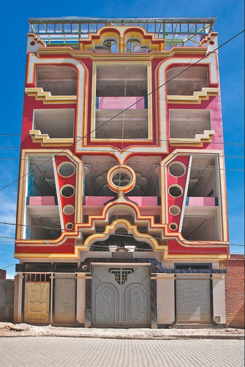 High in the mountains of Bolivia, there are houses that will make you believe in aliens