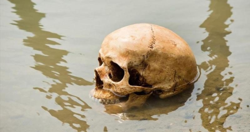 Himalayan Lake Roopkund is a cemetery of 500 people, which keeps its secret Himalayan Lake Roopkund is a cemetery of 500 people, which keeps its secret