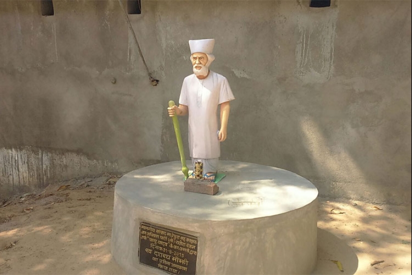 Hindu Dashrath Manjhi - the man who conquered the mountain