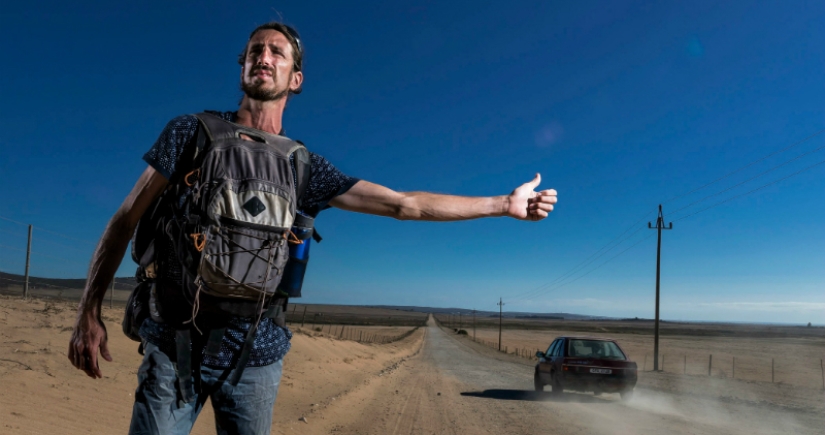 Hitchhiker's guide to the planet: the story of a rebel, traveled the whole world in protest Hitchhiker's guide to the planet: the story of a rebel, traveled the whole world in protest