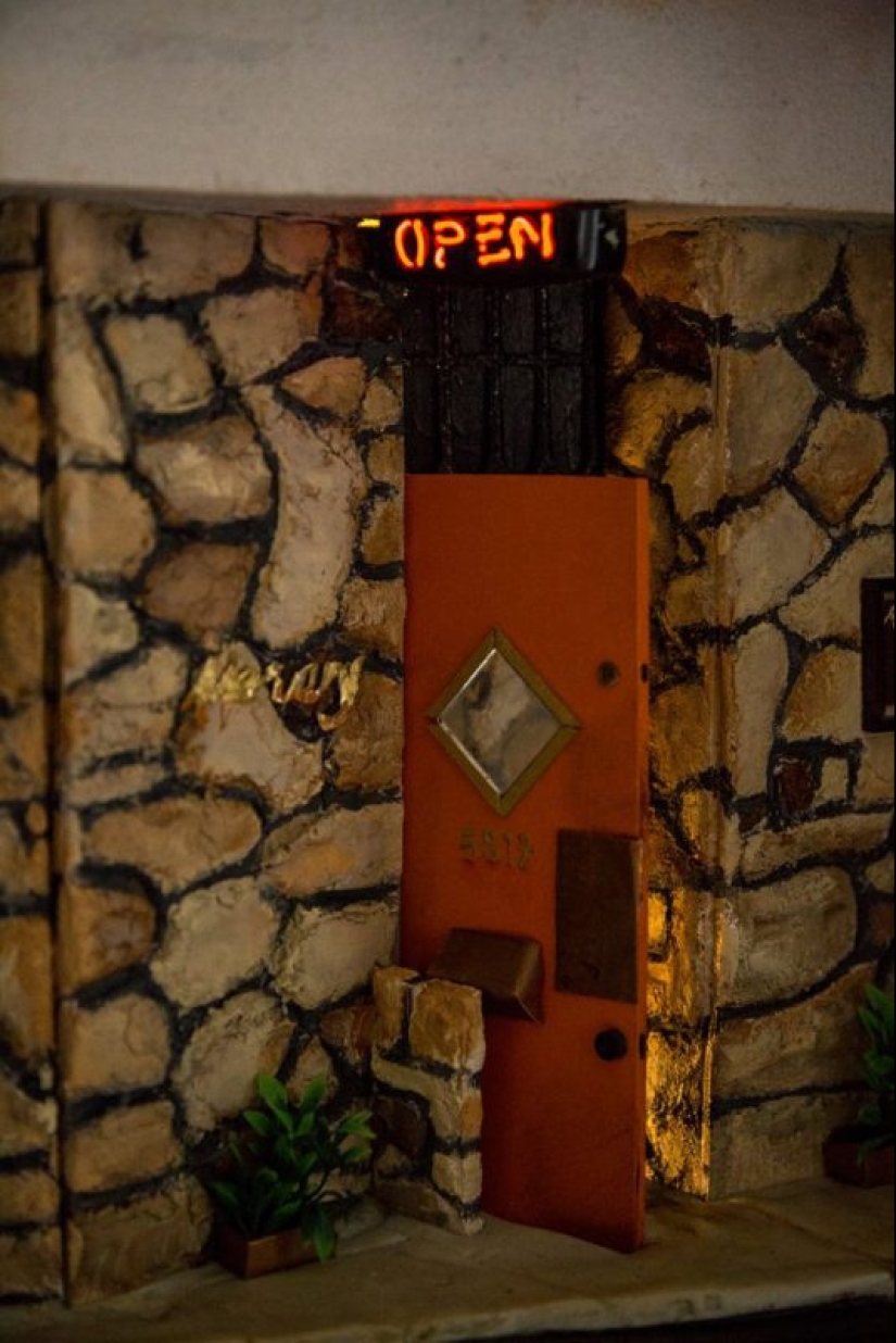 Honey, I shrunk the beer: American miniature makes an exact copy of bars