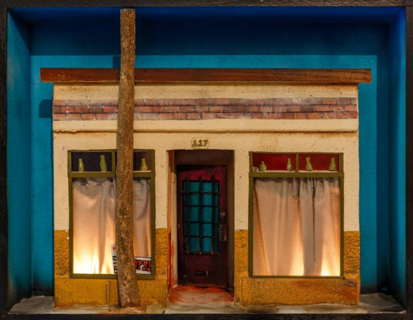 Honey, I shrunk the beer: American miniature makes an exact copy of bars