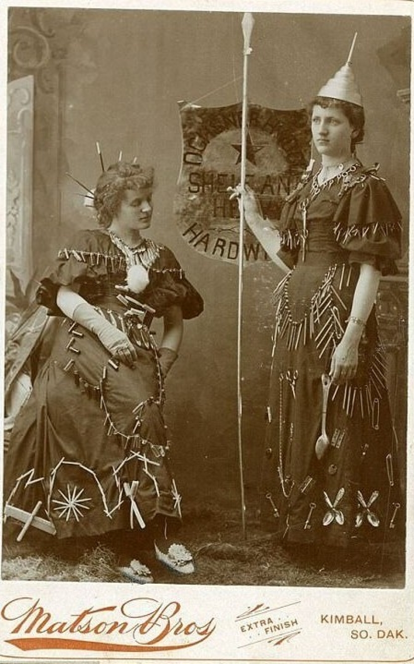 Horseshoes, Spoons and Light Bulbs: The Wildest Costumes of Advertisers of the Past