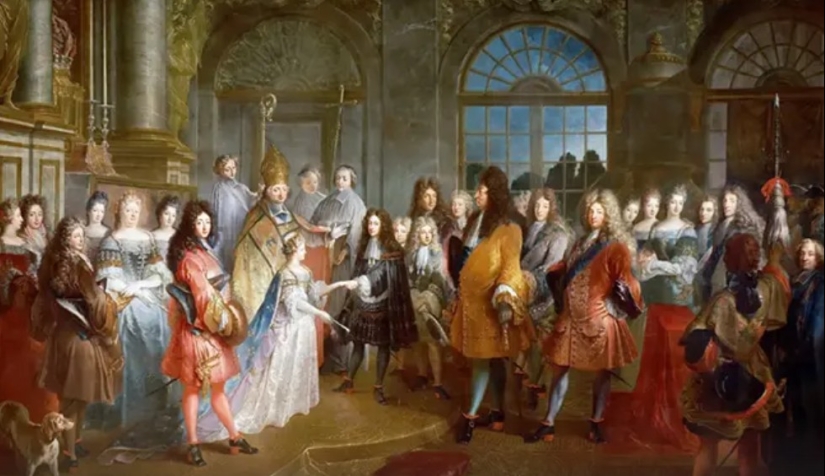 How did high-heeled shoes appear and what does it have to do with horsemen from Ancient Persia