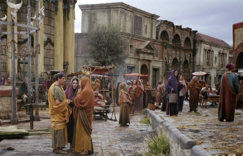 How did ordinary people live in Ancient Rome? How did ordinary people live in Ancient Rome?