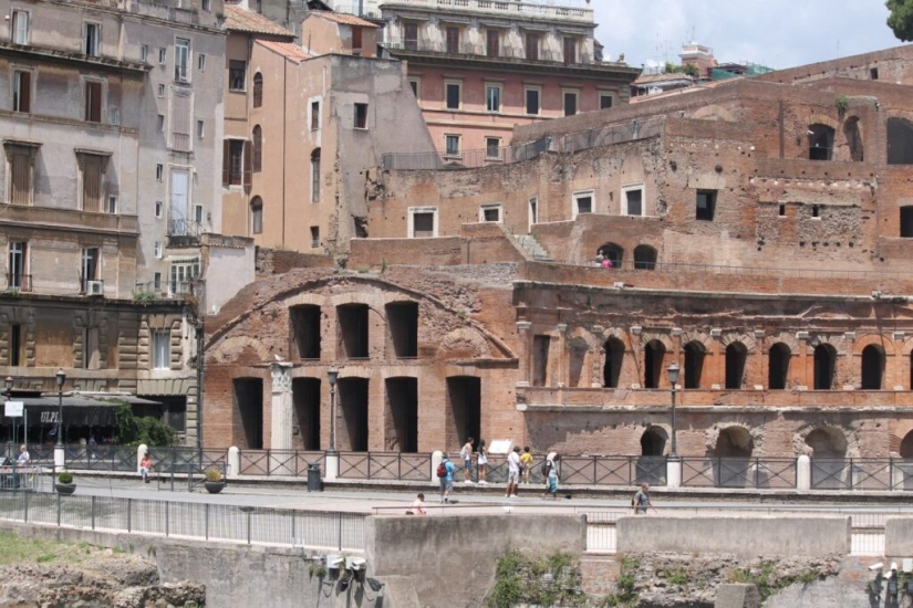 How did ordinary people live in Ancient Rome? How did ordinary people live in Ancient Rome?