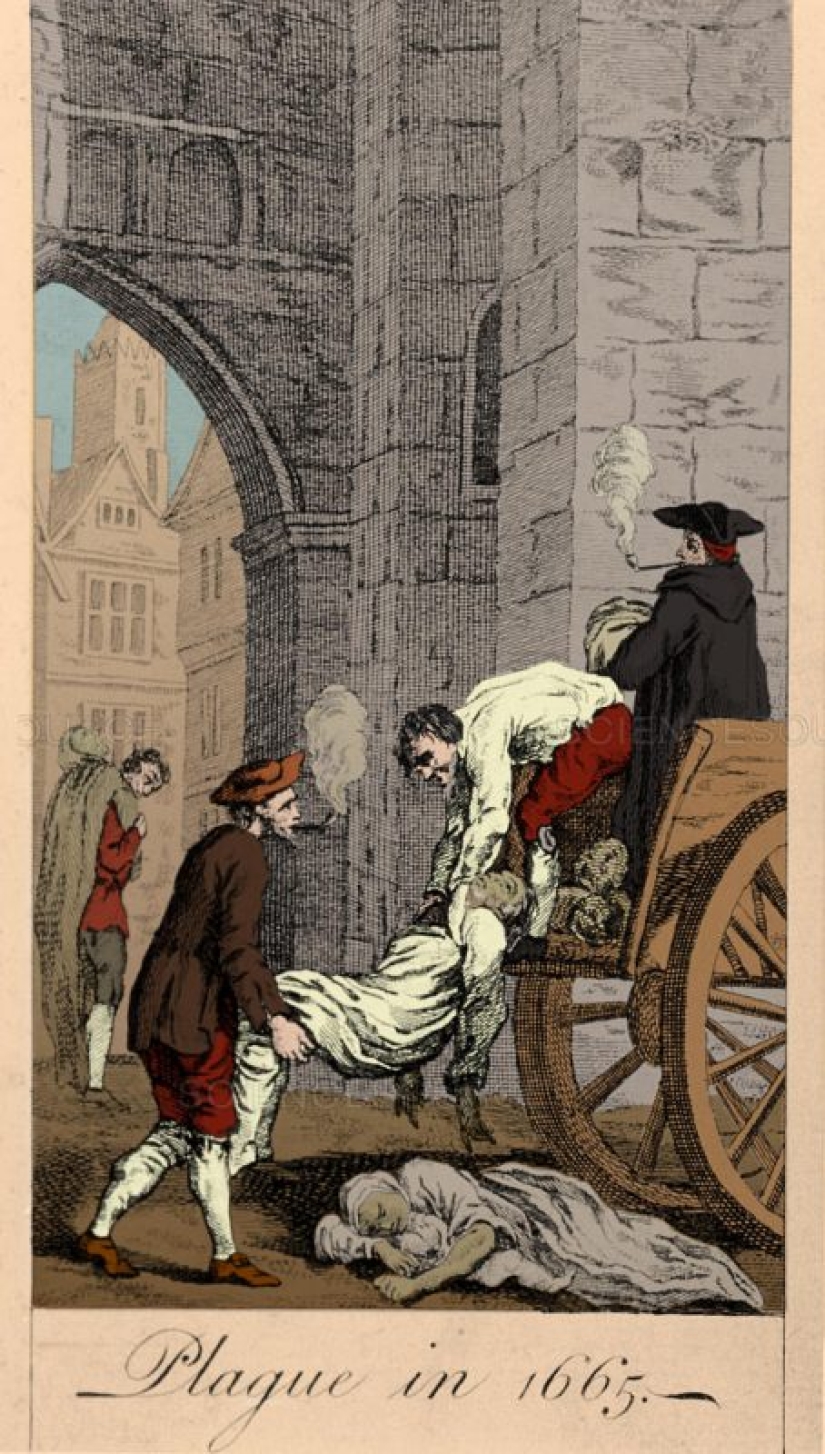 How did the costume of the plague doctor and why he looks so weird