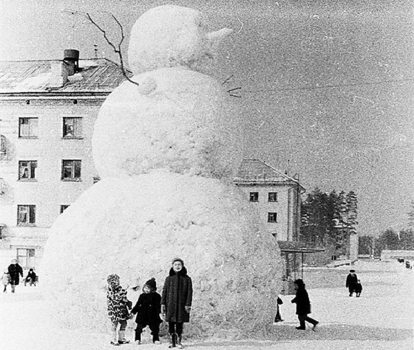 How did the custom of making snowmen and snow women appear