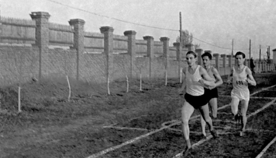 How did the terrible "death race" take place in 1942, in which there was no winner