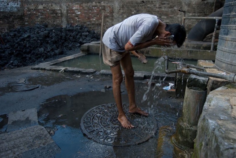How do manholes in new York