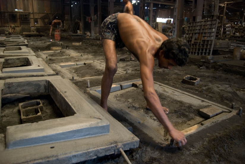 How do manholes in new York