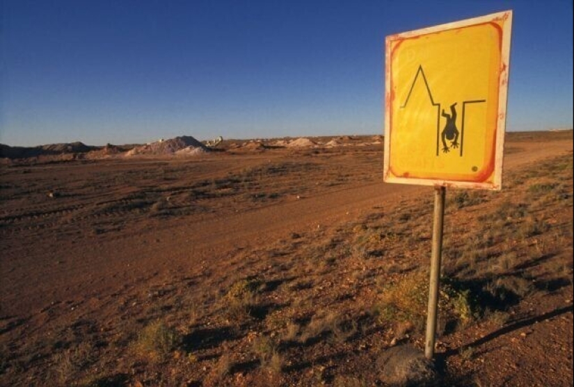 How do the inhabitants of Coober Pedy live, the city under the ground, which you definitely saw in the movies How do the inhabitants of Coober Pedy live, the city under the ground, which you definitely saw in the movies