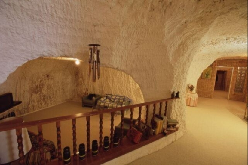 How do the inhabitants of Coober Pedy live, the city under the ground, which you definitely saw in the movies How do the inhabitants of Coober Pedy live, the city under the ground, which you definitely saw in the movies