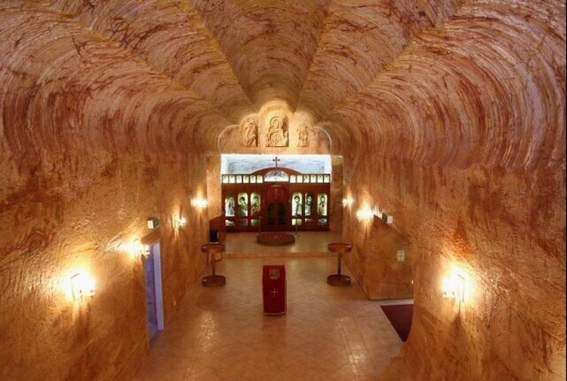 How do the inhabitants of Coober Pedy live, the city under the ground, which you definitely saw in the movies How do the inhabitants of Coober Pedy live, the city under the ground, which you definitely saw in the movies