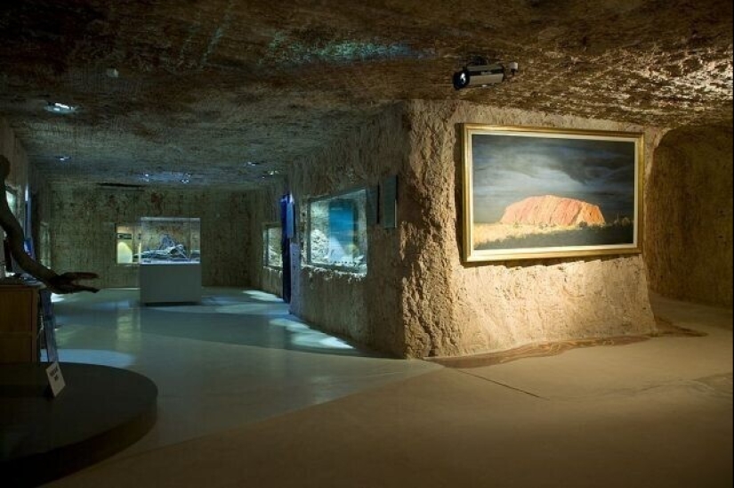 How do the inhabitants of Coober Pedy live, the city under the ground, which you definitely saw in the movies How do the inhabitants of Coober Pedy live, the city under the ground, which you definitely saw in the movies