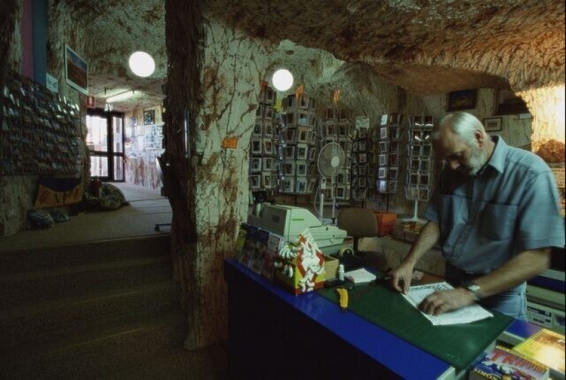How do the inhabitants of Coober Pedy live, the city under the ground, which you definitely saw in the movies How do the inhabitants of Coober Pedy live, the city under the ground, which you definitely saw in the movies