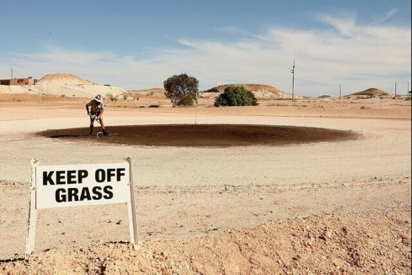 How do the inhabitants of Coober Pedy live, the city under the ground, which you definitely saw in the movies How do the inhabitants of Coober Pedy live, the city under the ground, which you definitely saw in the movies