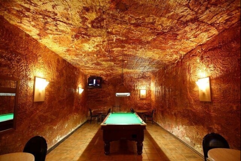 How do the inhabitants of Coober Pedy live, the city under the ground, which you definitely saw in the movies How do the inhabitants of Coober Pedy live, the city under the ground, which you definitely saw in the movies