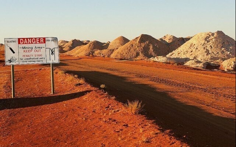 How do the inhabitants of Coober Pedy live, the city under the ground, which you definitely saw in the movies How do the inhabitants of Coober Pedy live, the city under the ground, which you definitely saw in the movies