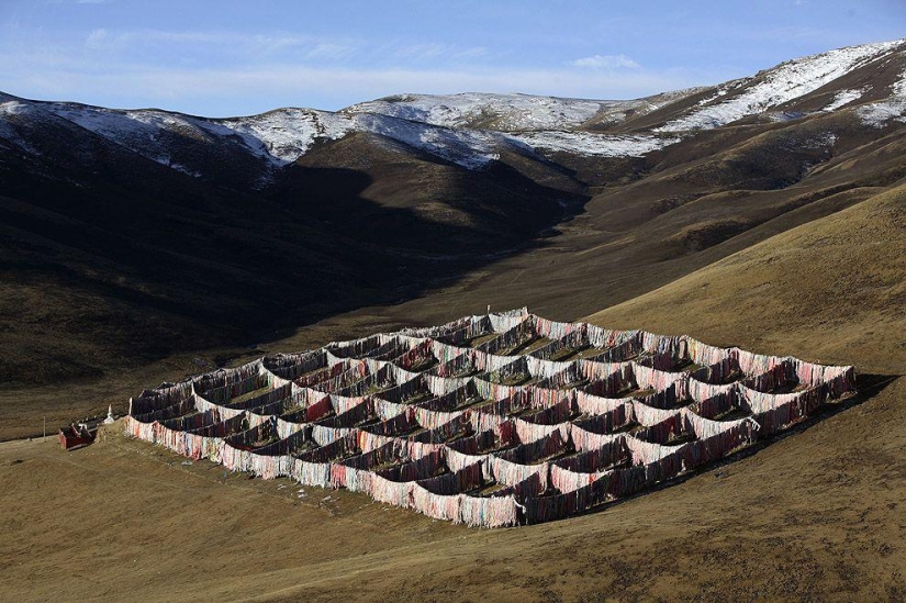 How does the "heavenly burial" take place in Tibet