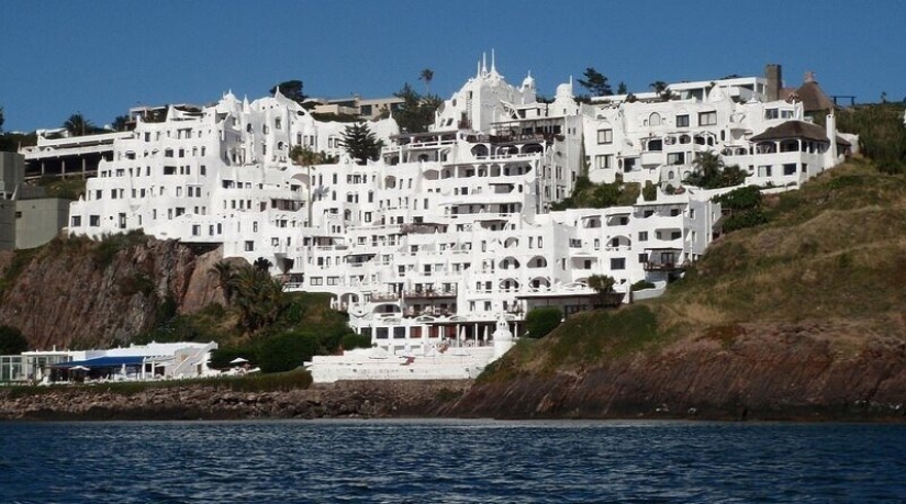 How does the hotel-the sculpture, which was built 36 years