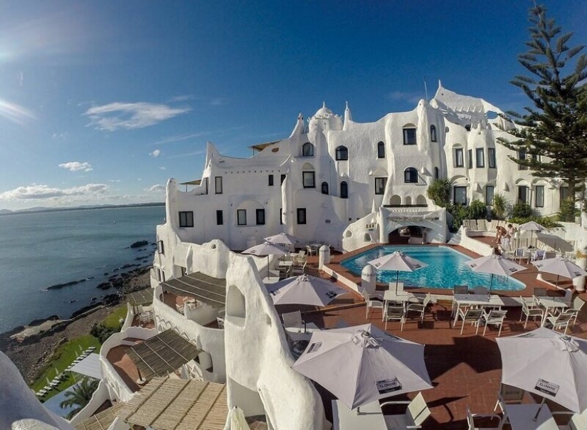 How does the hotel-the sculpture, which was built 36 years