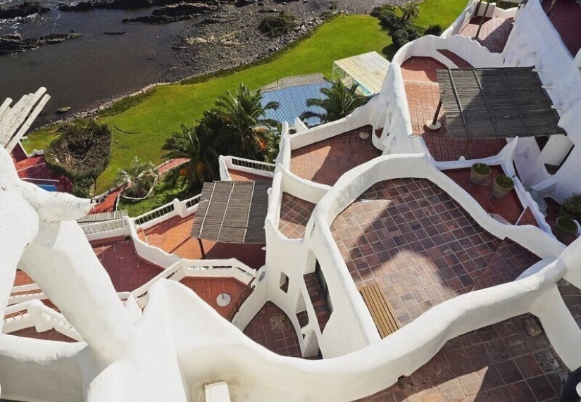 How does the hotel-the sculpture, which was built 36 years