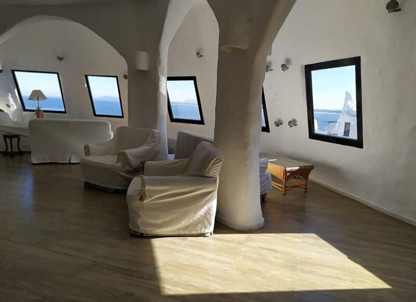 How does the hotel-the sculpture, which was built 36 years