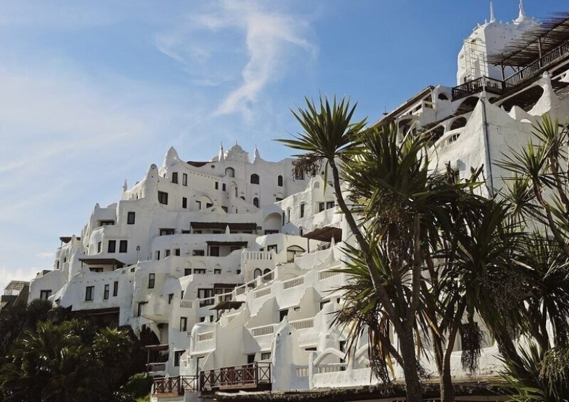 How does the hotel-the sculpture, which was built 36 years