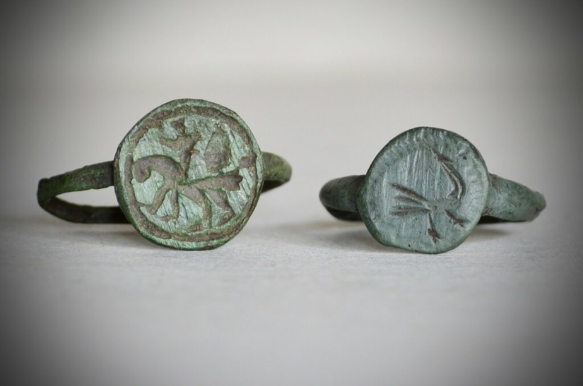 How in different eras people protected the privacy of correspondence and stopped the forgery of documents How in different eras people protected the privacy of correspondence and stopped the forgery of documents