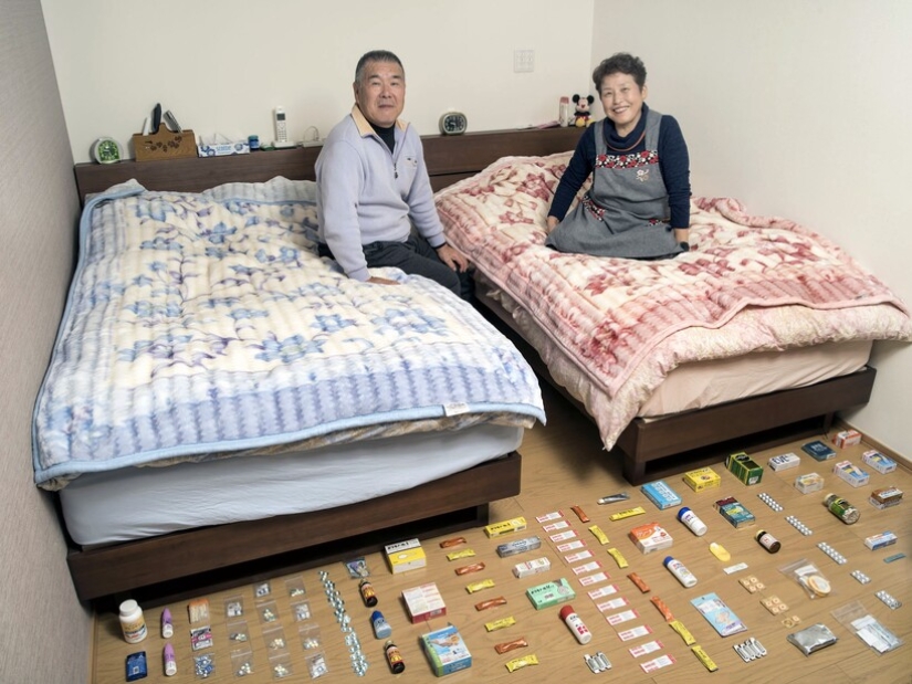 How people in different countries are treated: a travel photographer showed home first aid kits