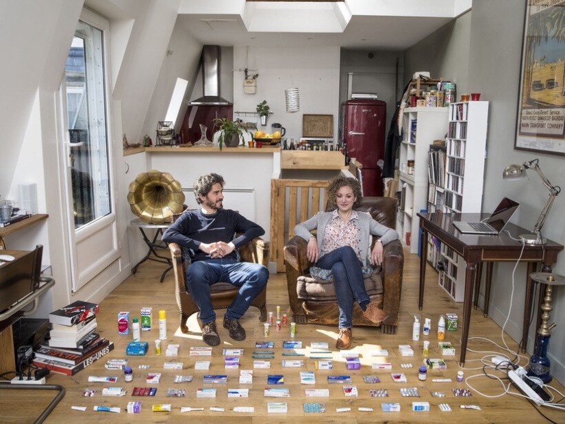 How people in different countries are treated: a travel photographer showed home first aid kits
