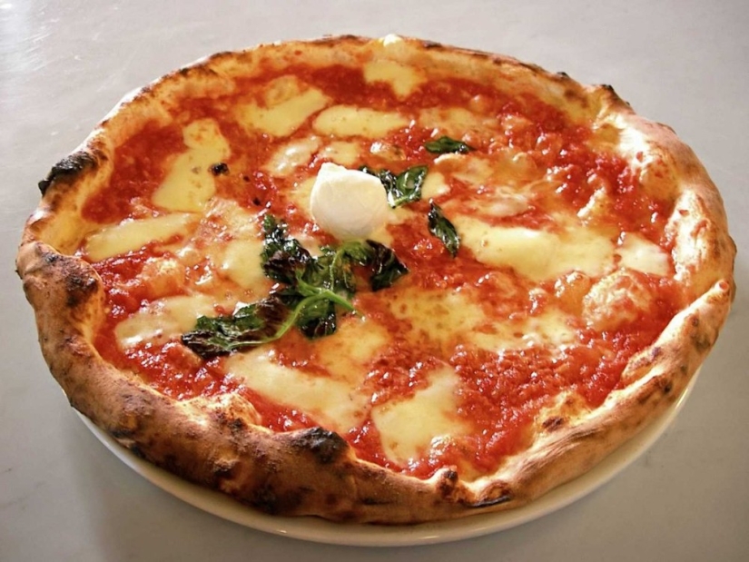 How pizza is served in different countries of the world How pizza is served in different countries of the world