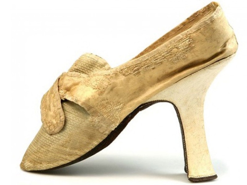 How the legendary red sole appeared on Louboutin shoes