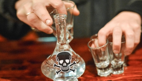 How to detect methanol in an alcoholic drink at home