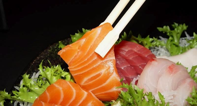 How to eat sushi correctly