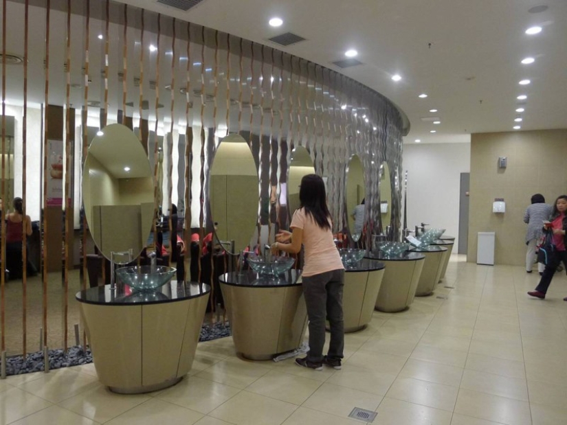 How to go to the toilet in different countries of the world How to go to the toilet in different countries of the world