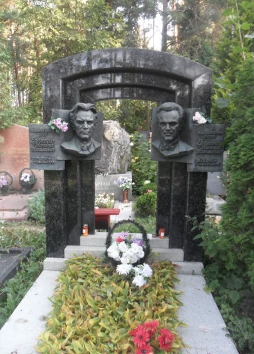 How to look grave 15 famous and favourite Russian actors How to look grave 15 famous and favourite Russian actors