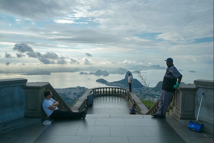 How to look like famous tourist places, if you turn the camera the other way