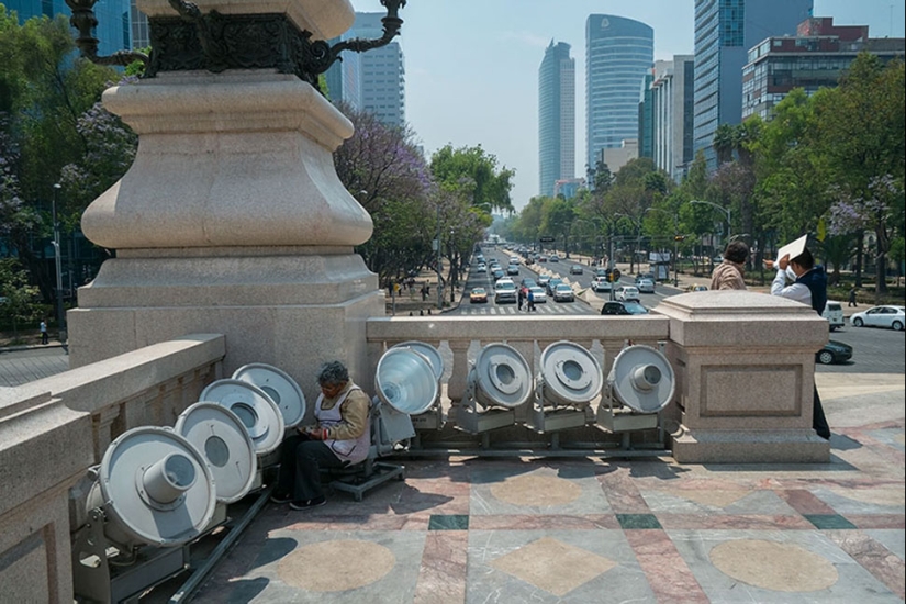 How to look like famous tourist places, if you turn the camera the other way