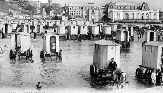How to swim in the XVIII and XIX centuries and at the same time managed to maintain the rules of decency of those times How to swim in the XVIII and XIX centuries and at the same time managed to maintain the rules of decency of those times