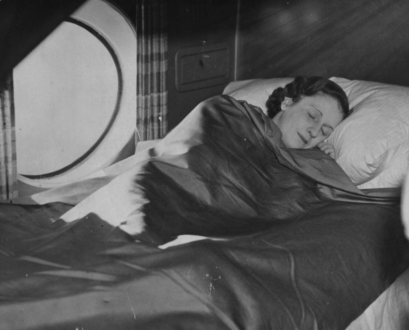 How we used to fly first class: caviar, any alcohol, smoking right in the seat and a full-fledged berth
