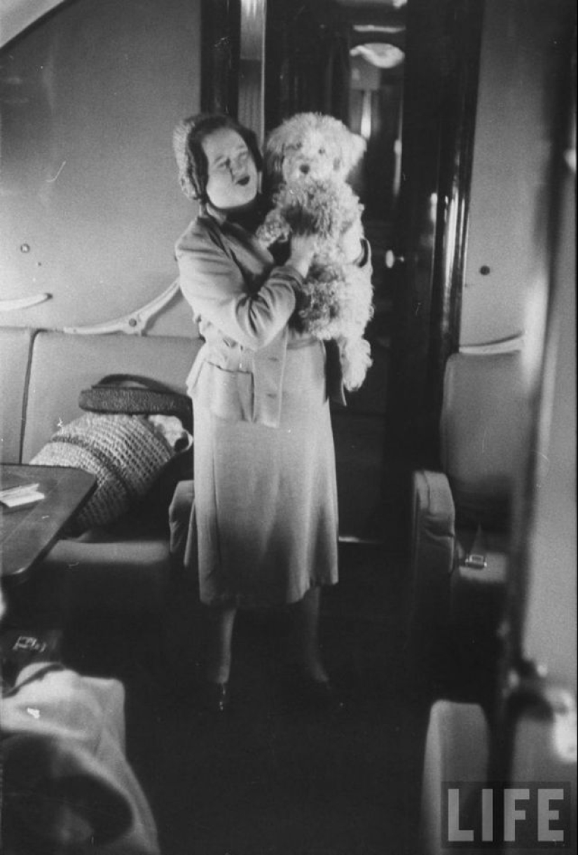 How we used to fly first class: caviar, any alcohol, smoking right in the seat and a full-fledged berth