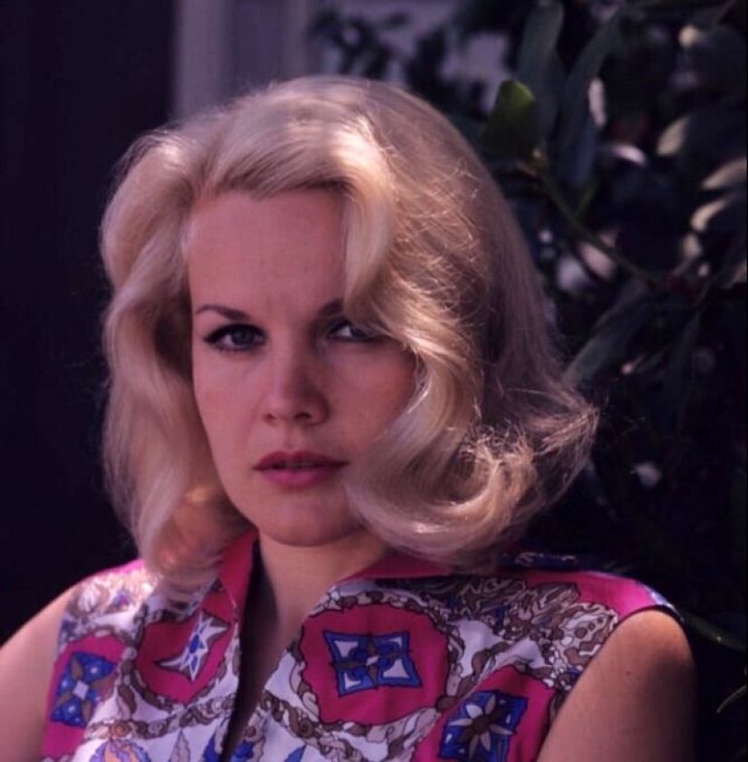 "I give 150 cows for this doll!". Incredible Carroll Baker in vintage photo set