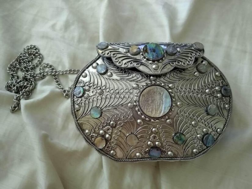 I was looking for copper, I found gold: 30 photos of ancient and very valuable items from flea markets