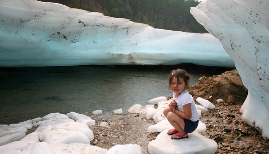 Ice beach Buluus, the existence of which is hard to believe Ice beach Buluus, the existence of which is hard to believe