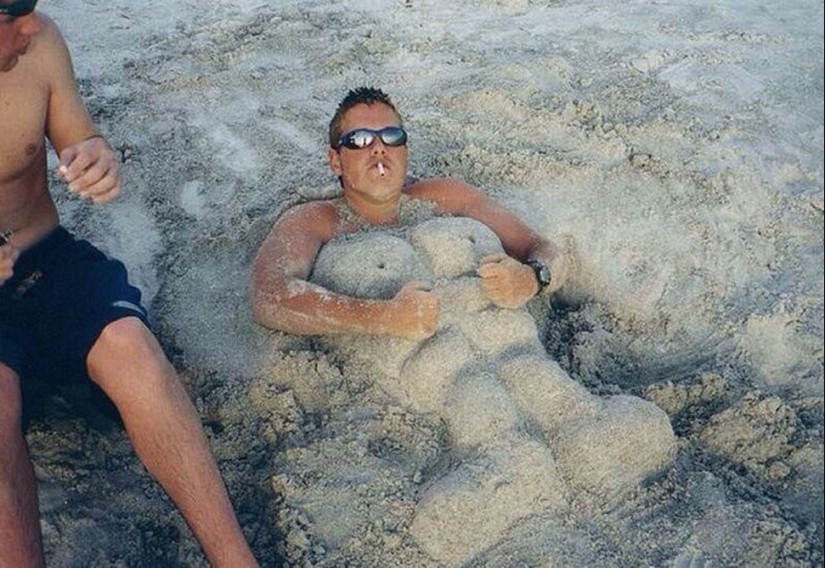 I'm lying on the beach: monstrously beautiful vacationers who can be found on any beach I'm lying on the beach: monstrously beautiful vacationers who can be found on any beach