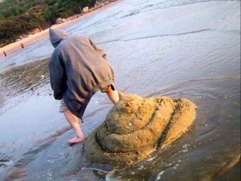 I'm lying on the beach: monstrously beautiful vacationers who can be found on any beach I'm lying on the beach: monstrously beautiful vacationers who can be found on any beach